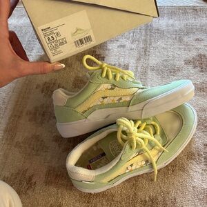 Vans Women's Sneakers in Light Green and Yellow